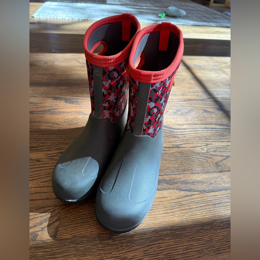 BOG youth kids Waterproof Boots - black, grey and red size youth 6